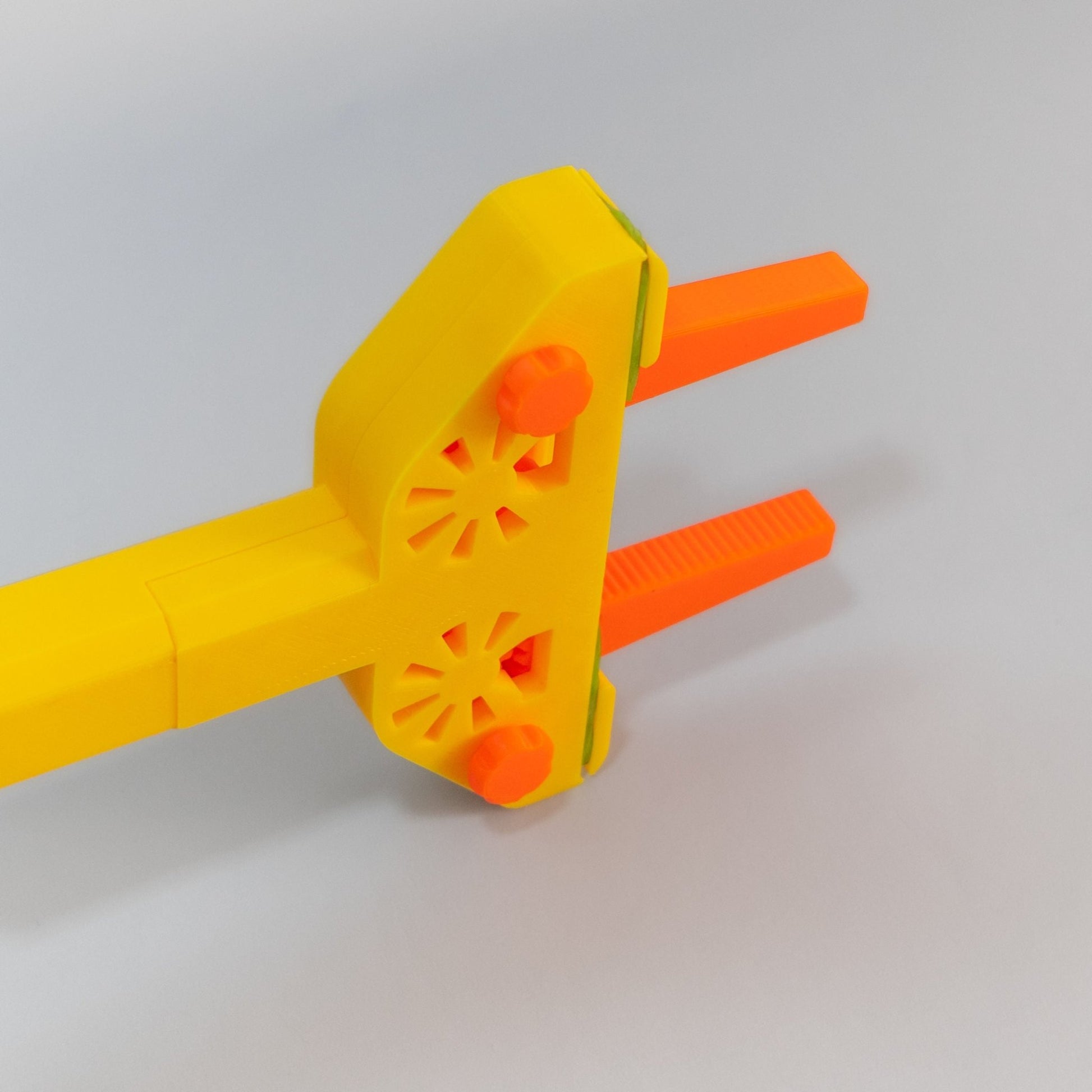 Claw Machine (Ages 6+) (Standard) – STEM Kit for Kids | Tinkernauts