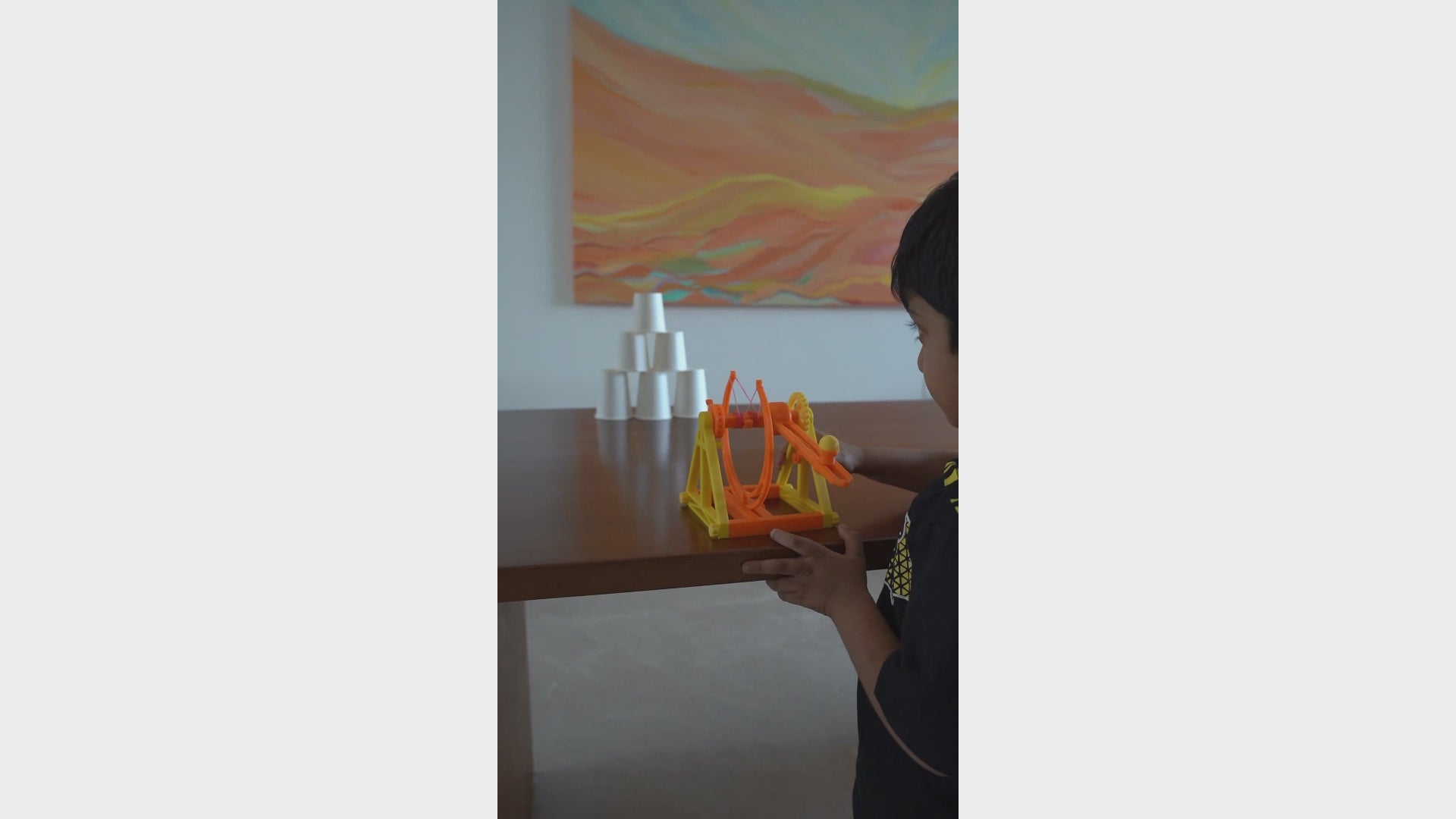 Hands-on video demonstration of assembling a STEM engineering kit for kids – Tinkernauts