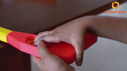 Demo video of a child assembling and testing a STEM engineering DIY kit for hands-on learning – Tinkernauts