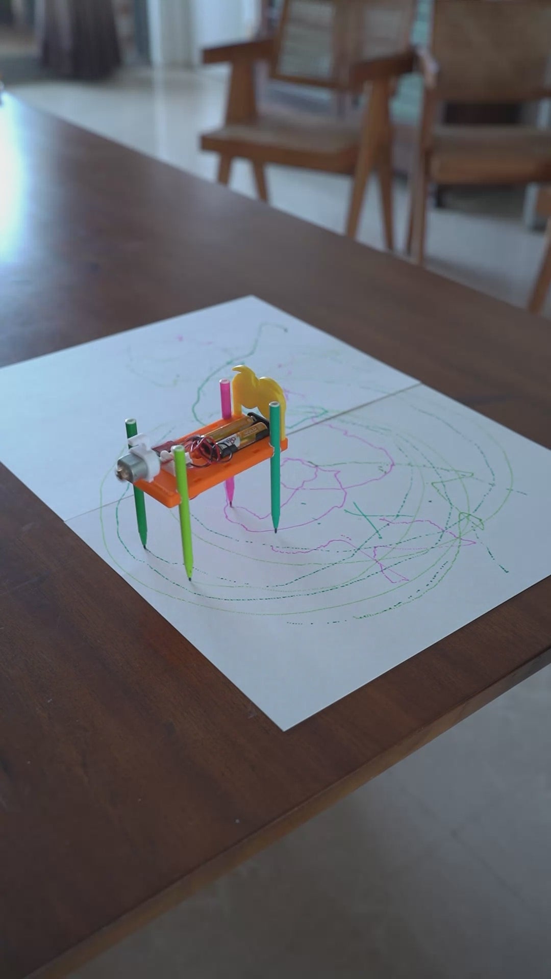 Video showing kids assembling a robotics-style STEM engineering kit for hands-on learning – Tinkernauts